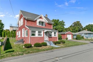 45 Narragansett Avenue, Portsmouth, RI 02871
