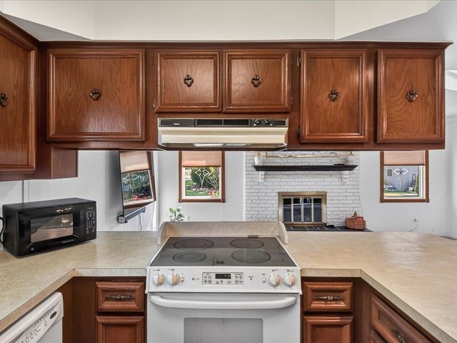 15500 Sherwood Lane, Fraser, MI 48026