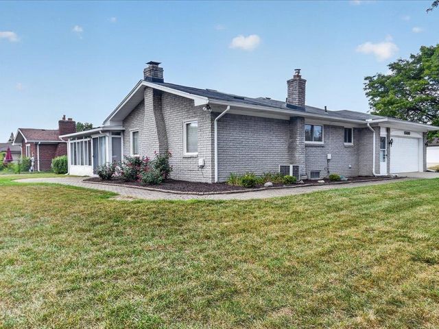 15500 Sherwood Lane, Fraser, MI 48026