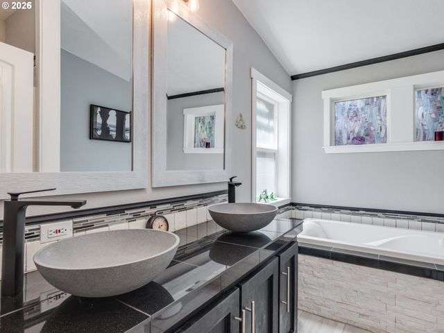 1072 LABARRE Rd, Washougal, WA 98671