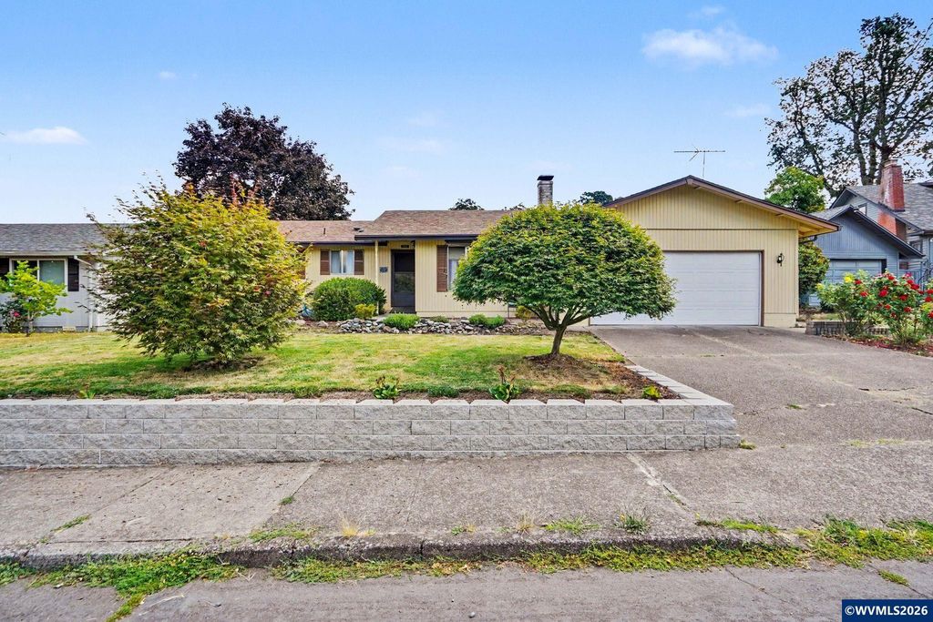Image 1 of property listing at 568 49th Av SE, Salem, OR 97317