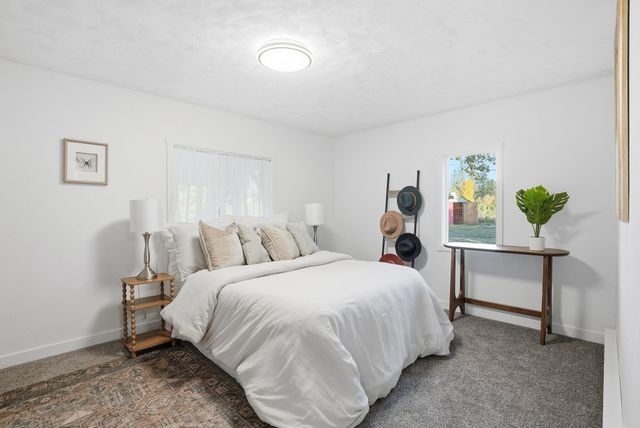 3015 E Center Rd, Mead, WA 99021