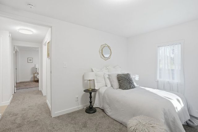 3015 E Center Rd, Mead, WA 99021