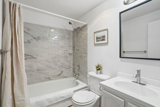 3015 E Center Rd, Mead, WA 99021