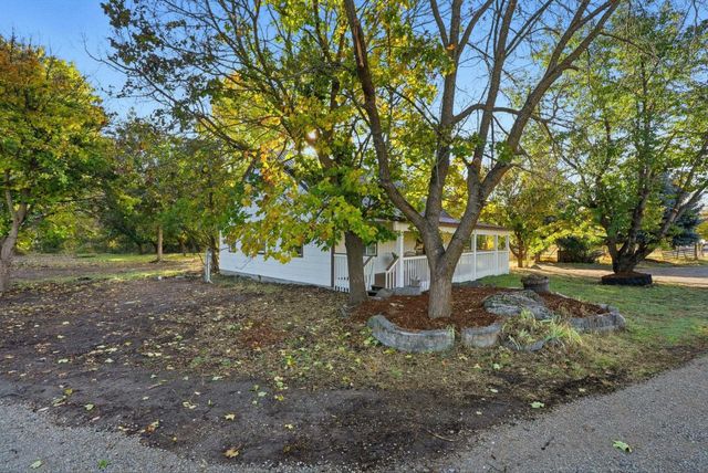 3015 E Center Rd, Mead, WA 99021