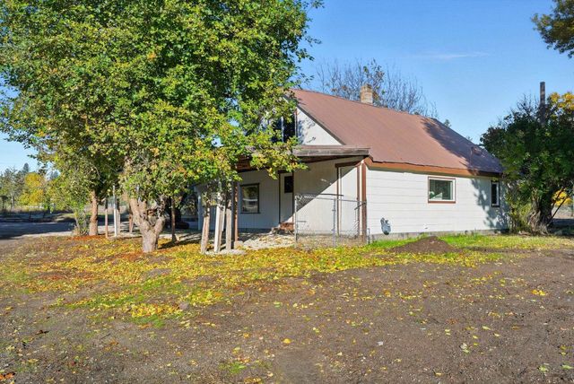 3015 E Center Rd, Mead, WA 99021