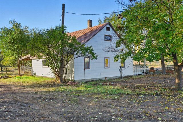 3015 E Center Rd, Mead, WA 99021