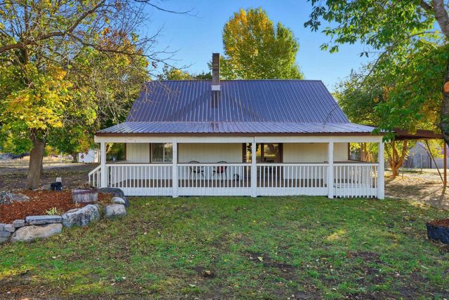 3015 E Center Rd, Mead, WA 99021