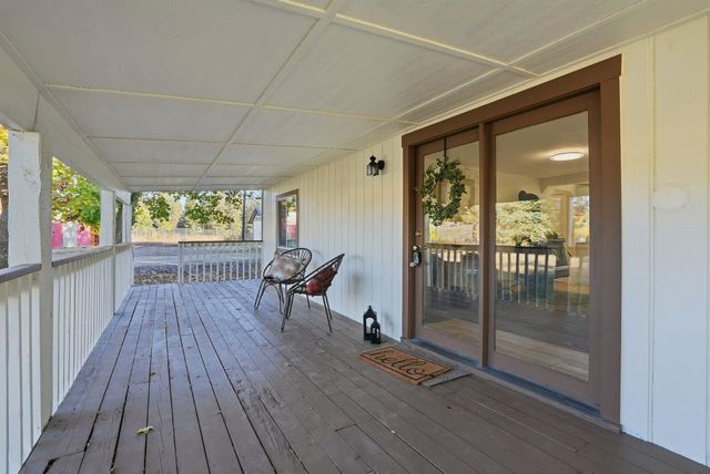 3015 E Center Rd, Mead, WA 99021