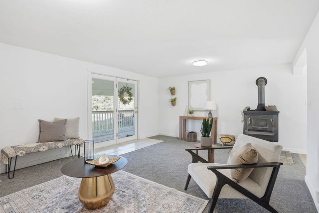 3015 E Center Rd, Mead, WA 99021