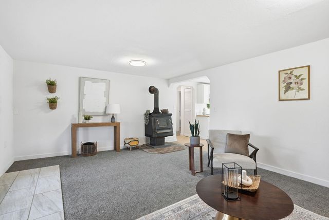 3015 E Center Rd, Mead, WA 99021