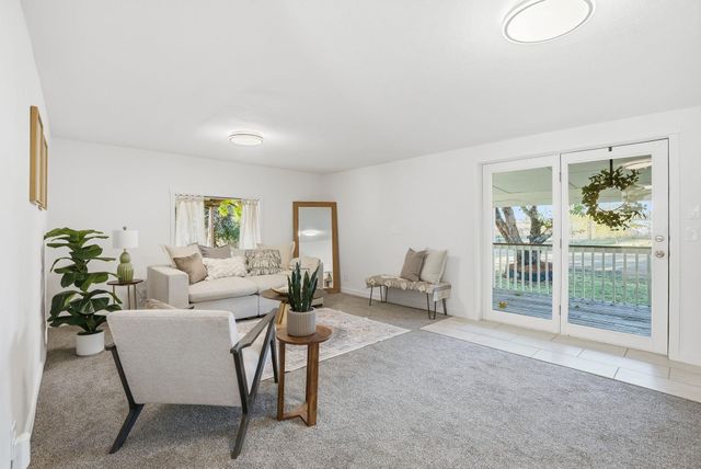 3015 E Center Rd, Mead, WA 99021