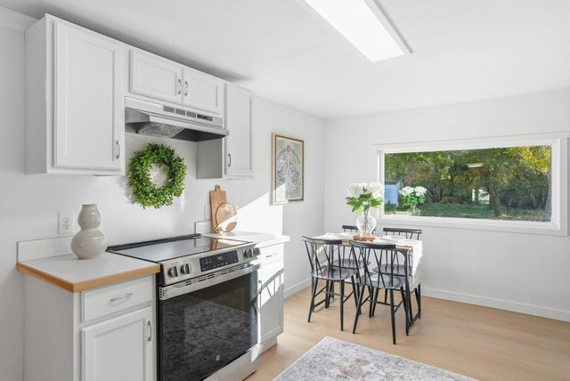 3015 E Center Rd, Mead, WA 99021