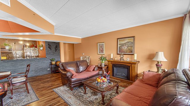 18216 Lange Street 2E, Lansing, IL 60438