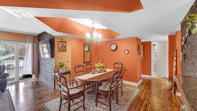 18216 Lange Street 2E, Lansing, IL 60438