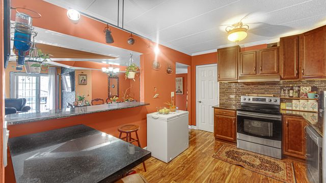 18216 Lange Street 2E, Lansing, IL 60438