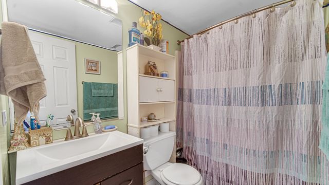 18216 Lange Street 2E, Lansing, IL 60438