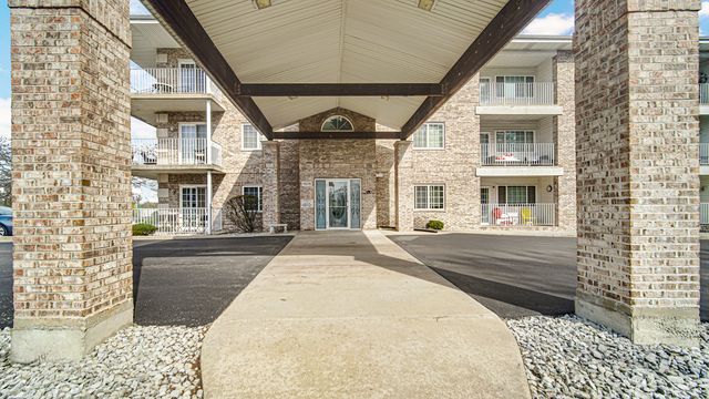 18216 Lange Street 2E, Lansing, IL 60438