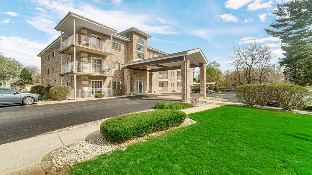 18216 Lange Street 2E, Lansing, IL 60438