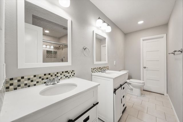 207 E Harwood Road 10, Euless, TX 76039