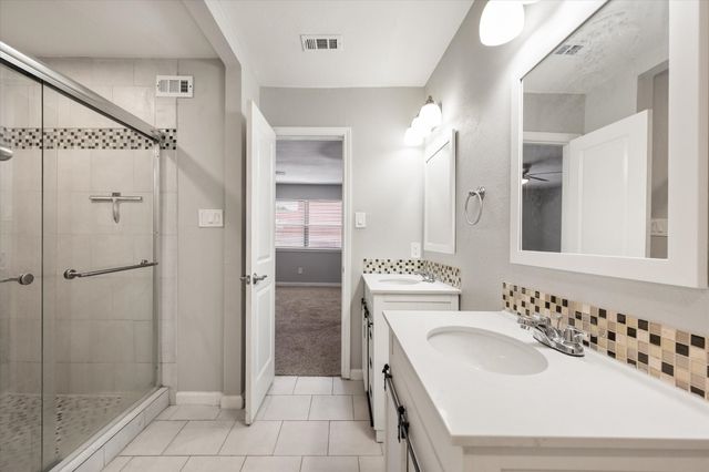 207 E Harwood Road 10, Euless, TX 76039