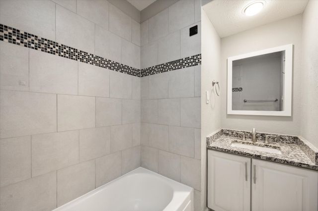 207 E Harwood Road 10, Euless, TX 76039