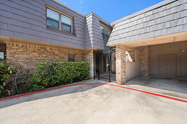 207 E Harwood Road 10, Euless, TX 76039
