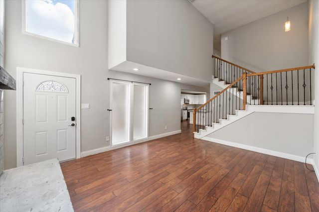 207 E Harwood Road 10, Euless, TX 76039