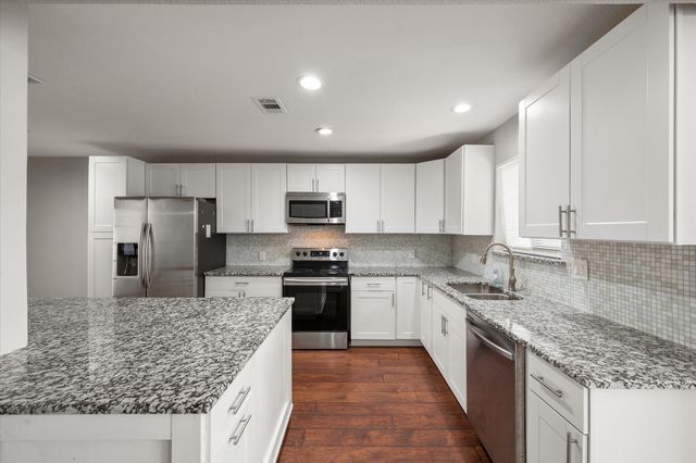 207 E Harwood Road 10, Euless, TX 76039