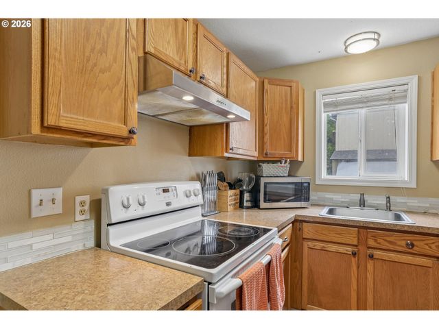 216 Se TOWNSHIP Rd, Canby, OR 97013
