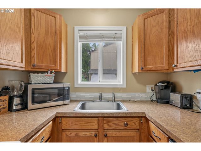 216 Se TOWNSHIP Rd, Canby, OR 97013