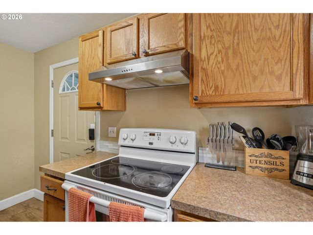 216 Se TOWNSHIP Rd, Canby, OR 97013