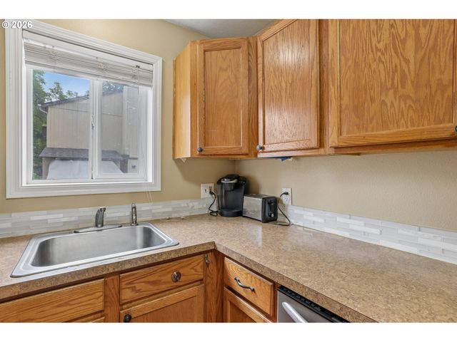 216 Se TOWNSHIP Rd, Canby, OR 97013