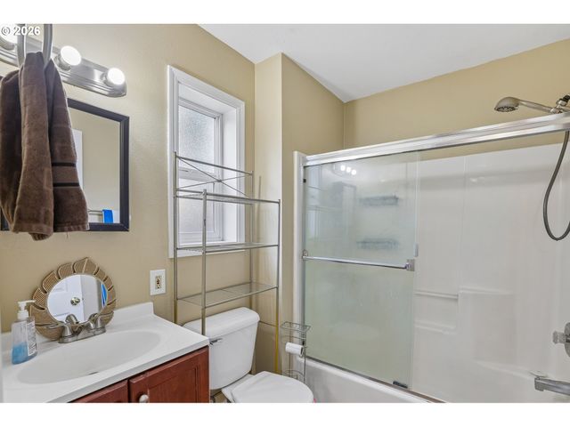 216 Se TOWNSHIP Rd, Canby, OR 97013