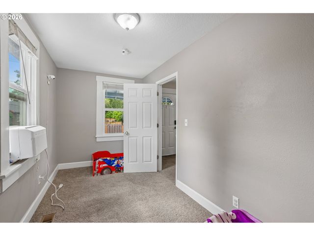 216 Se TOWNSHIP Rd, Canby, OR 97013