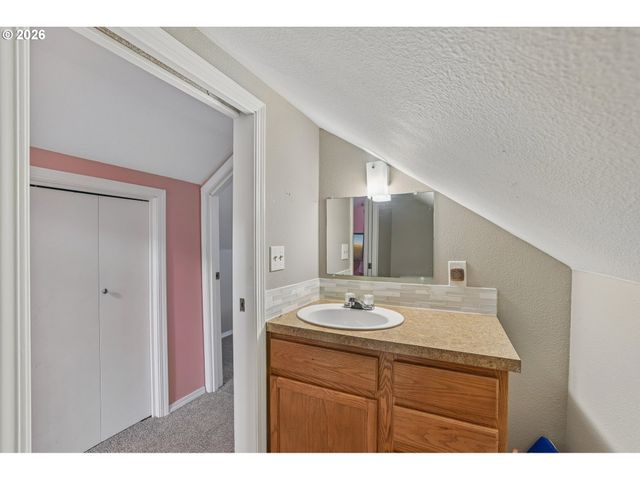 216 Se TOWNSHIP Rd, Canby, OR 97013