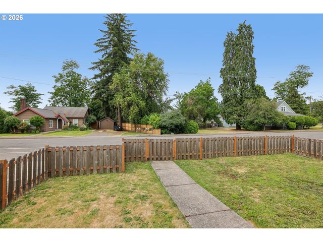 216 Se TOWNSHIP Rd, Canby, OR 97013
