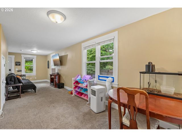 216 Se TOWNSHIP Rd, Canby, OR 97013