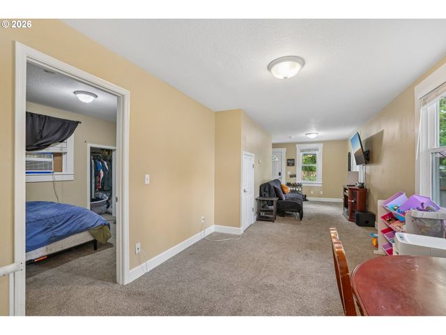 216 Se TOWNSHIP Rd, Canby, OR 97013