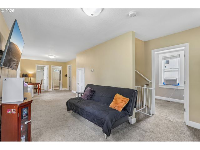 216 Se TOWNSHIP Rd, Canby, OR 97013