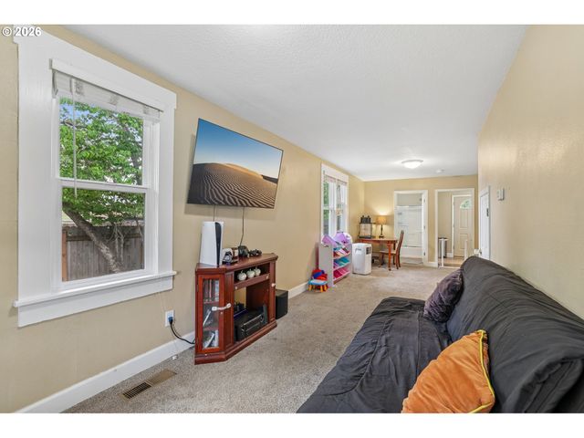216 Se TOWNSHIP Rd, Canby, OR 97013
