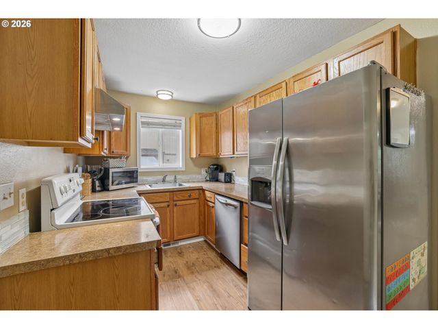 216 Se TOWNSHIP Rd, Canby, OR 97013