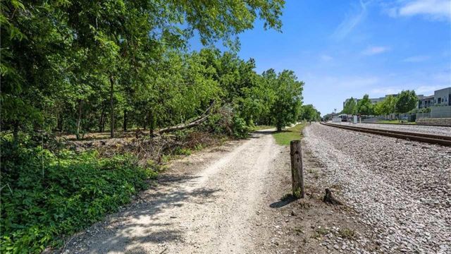 2907 E Martin Luther King Jr BLVD, Austin, TX 78702