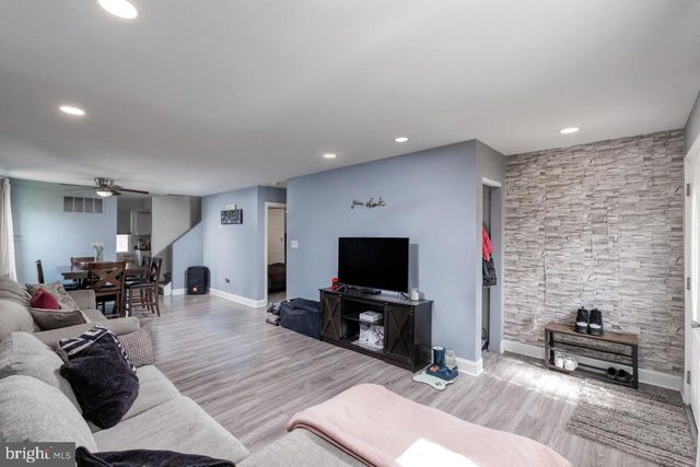 812 SILVER AVE, Baltimore, MD 21221