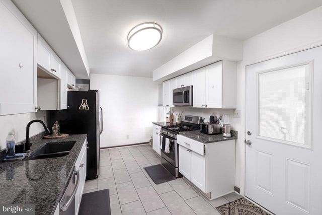 812 SILVER AVE, Baltimore, MD 21221
