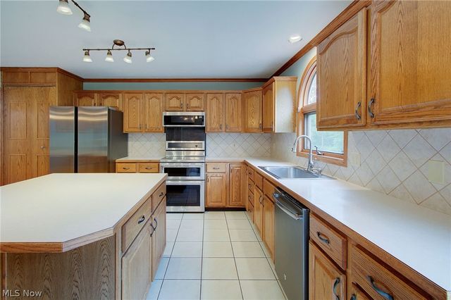 6094 Coppercove Circle NW, North Canton, OH 44720
