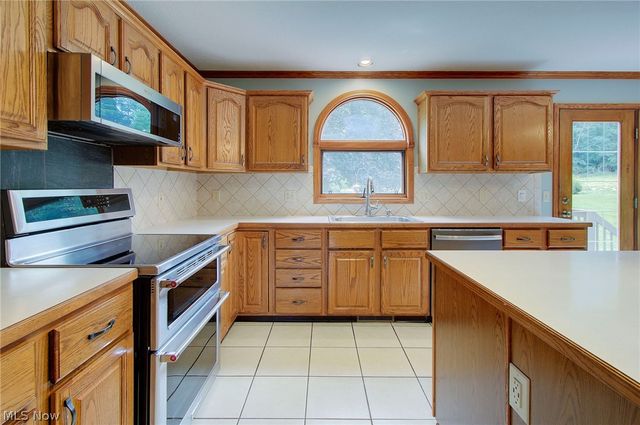 6094 Coppercove Circle NW, North Canton, OH 44720