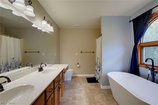 6094 Coppercove Circle NW, North Canton, OH 44720