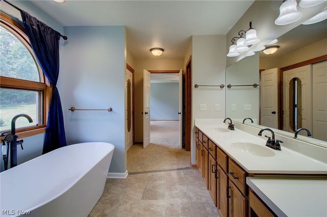 6094 Coppercove Circle NW, North Canton, OH 44720