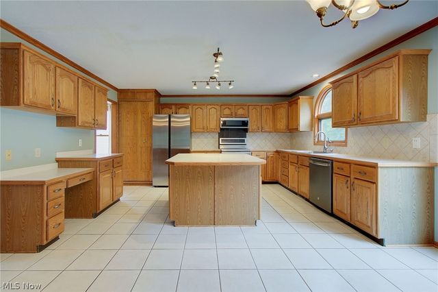 6094 Coppercove Circle NW, North Canton, OH 44720